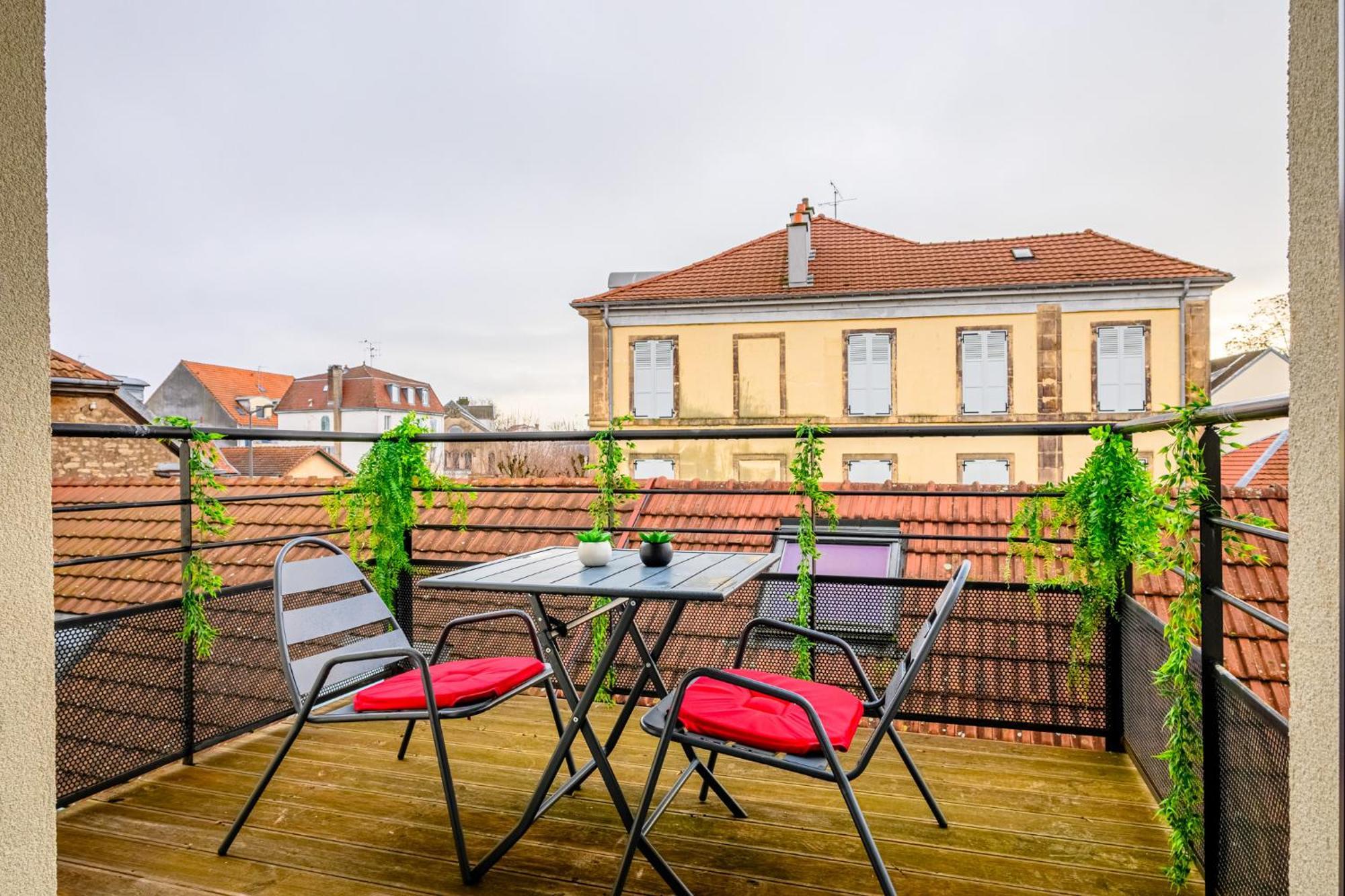 Le Charles Apartment มงเบลียาร์ ภายนอก รูปภาพ