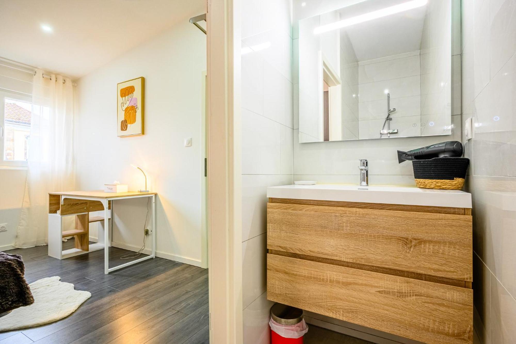 Le Charles Apartment มงเบลียาร์ ภายนอก รูปภาพ