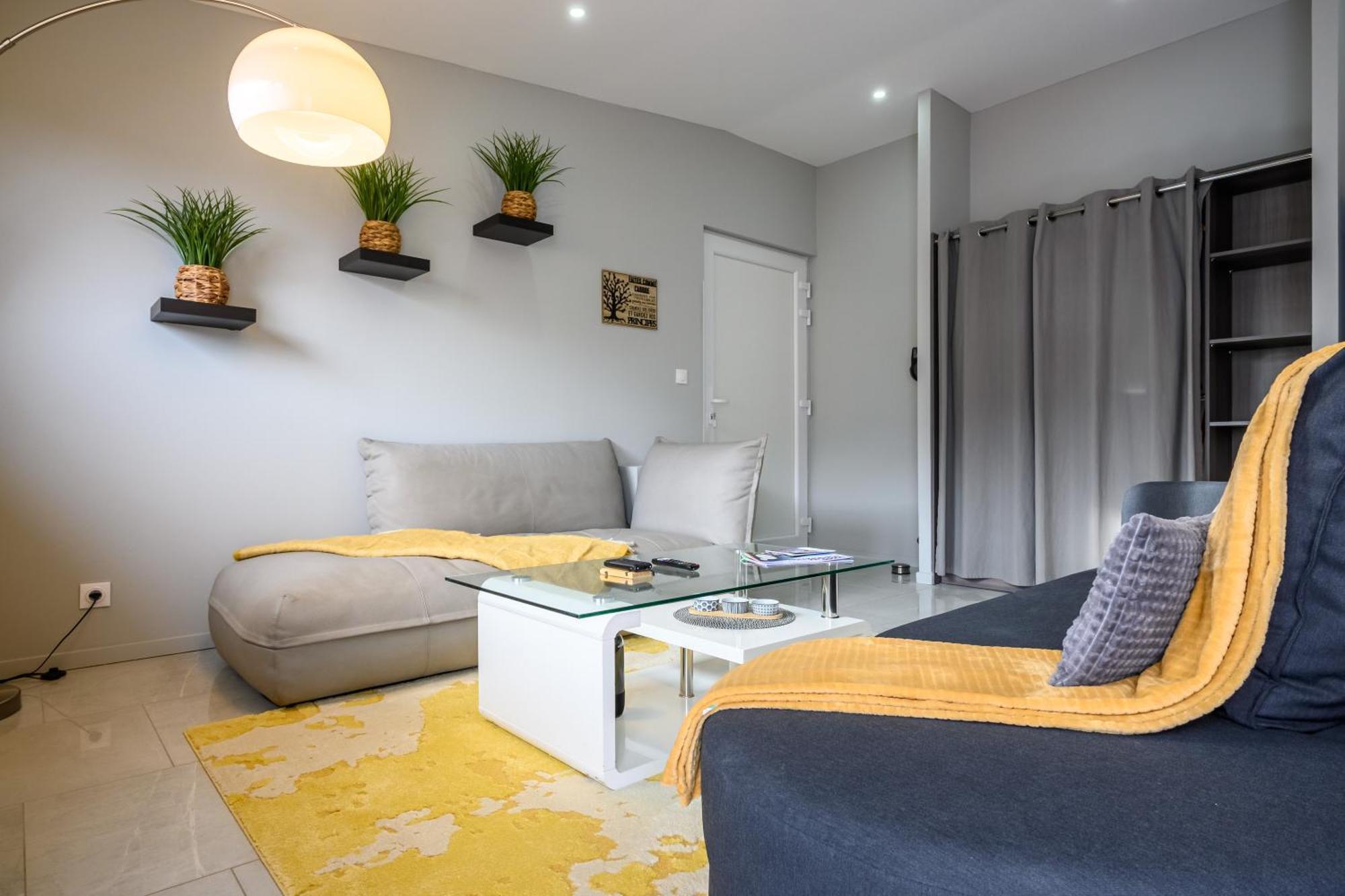 Le Charles Apartment มงเบลียาร์ ภายนอก รูปภาพ