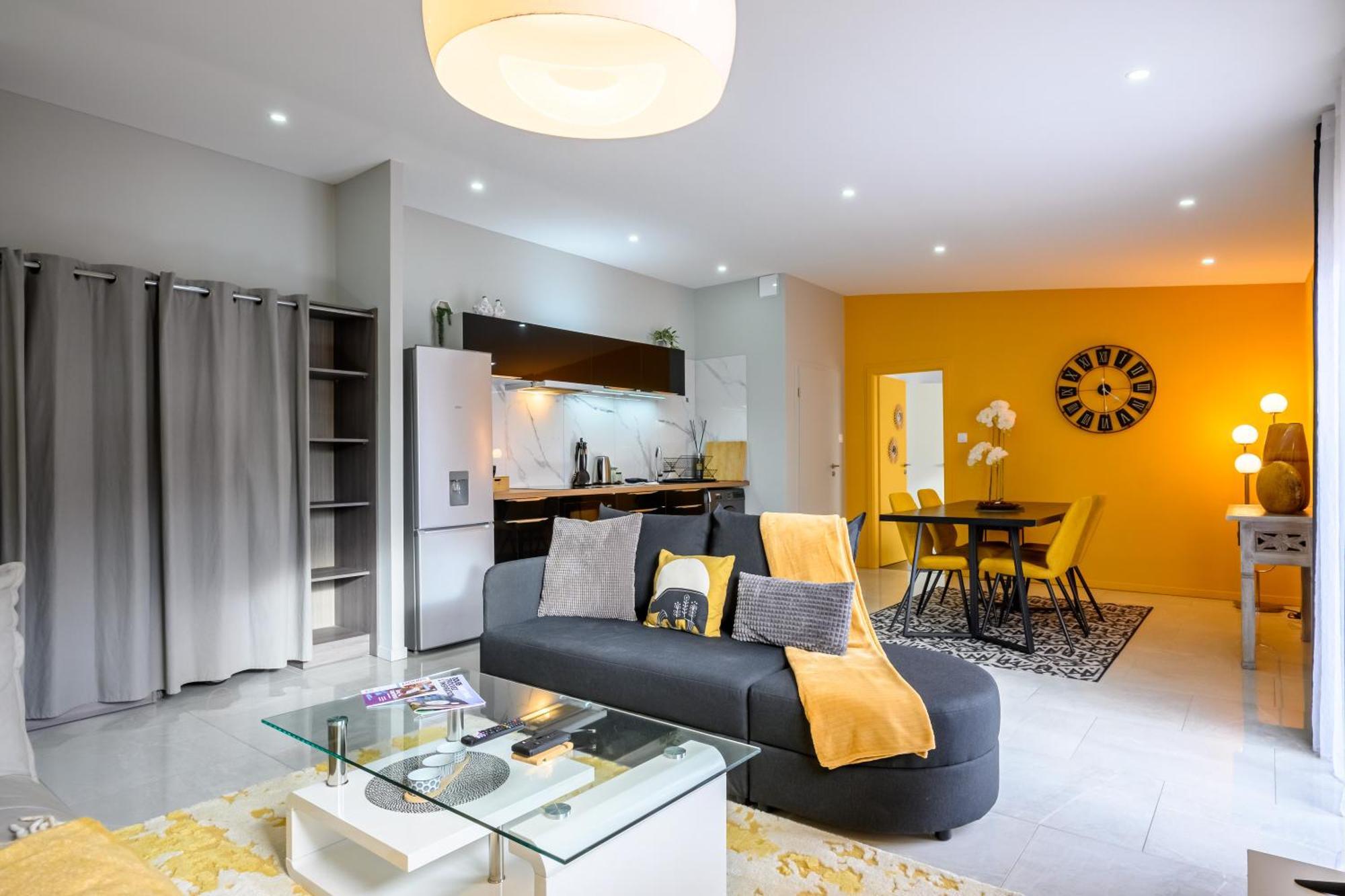Le Charles Apartment มงเบลียาร์ ภายนอก รูปภาพ