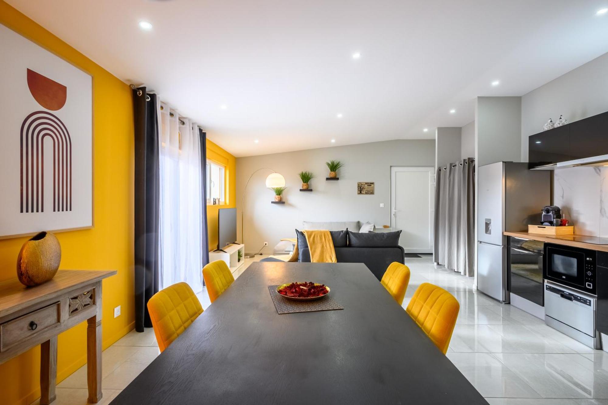 Le Charles Apartment มงเบลียาร์ ภายนอก รูปภาพ