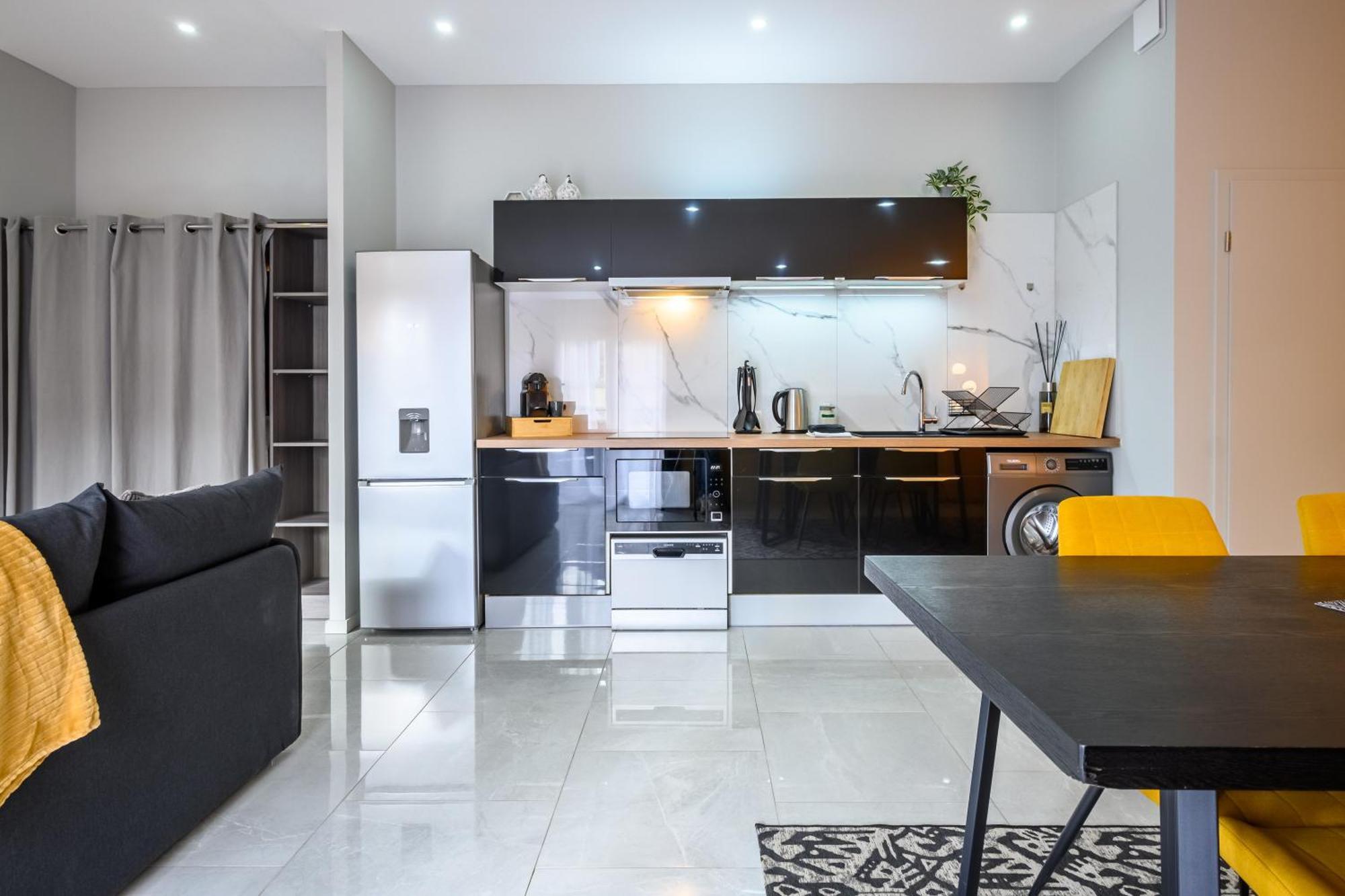 Le Charles Apartment มงเบลียาร์ ภายนอก รูปภาพ