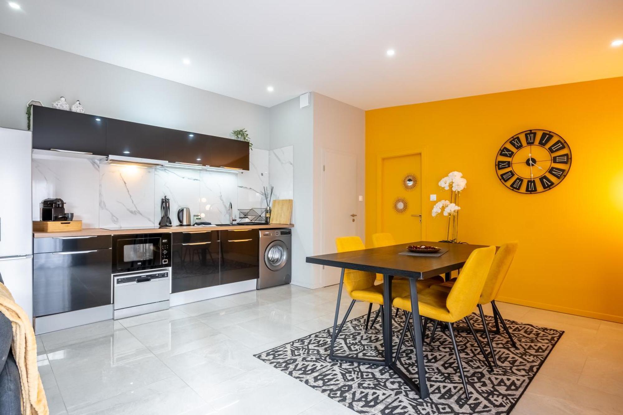 Le Charles Apartment มงเบลียาร์ ภายนอก รูปภาพ