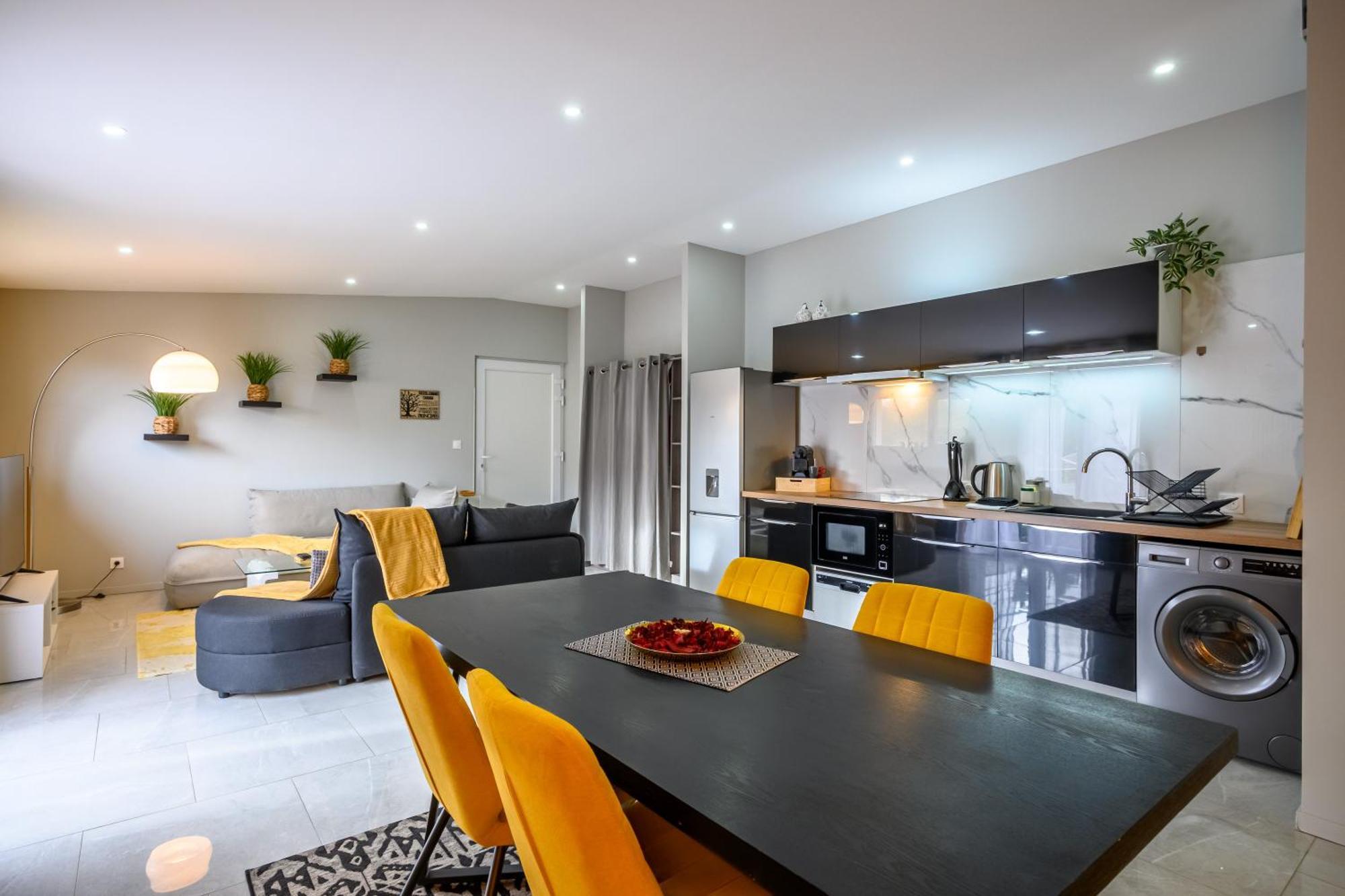 Le Charles Apartment มงเบลียาร์ ภายนอก รูปภาพ